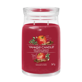 SIGNAT RED APPLE WREATH АРОМАТНА СВЕЩ ГОЛЯМ БУРКАН 567 г