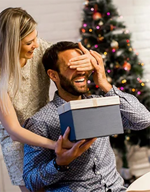 Подаръци за него